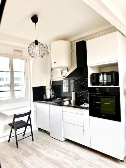 Vue Tour Eiffel Ligne 14 A Cote De Paris Apartment Gentilly