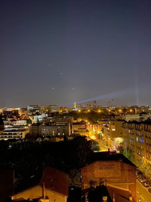 Vue Tour Eiffel Ligne 14 A Cote De Paris Apartamento